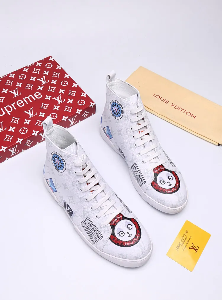 Factory price: 400💰 [LV] Animal series limited edition high-top sports shoes for men, L classic print, new autumn and winter style, original replica, 1:1 Counter quality, the fabric is Italian 🇮🇹 imported cowhide ➕🇮🇹 pure sheepskin lining ➕ original outsole, 🔍🔍 high quality, you can go in and out of the counter at will, welcome to compare, the outsole line will never be unglued, all sellers are welcome to sell in the picture above, can be shipped in one piece, code number: 38-44 (45 codes can be customized)